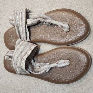 Size 8 Sanuks